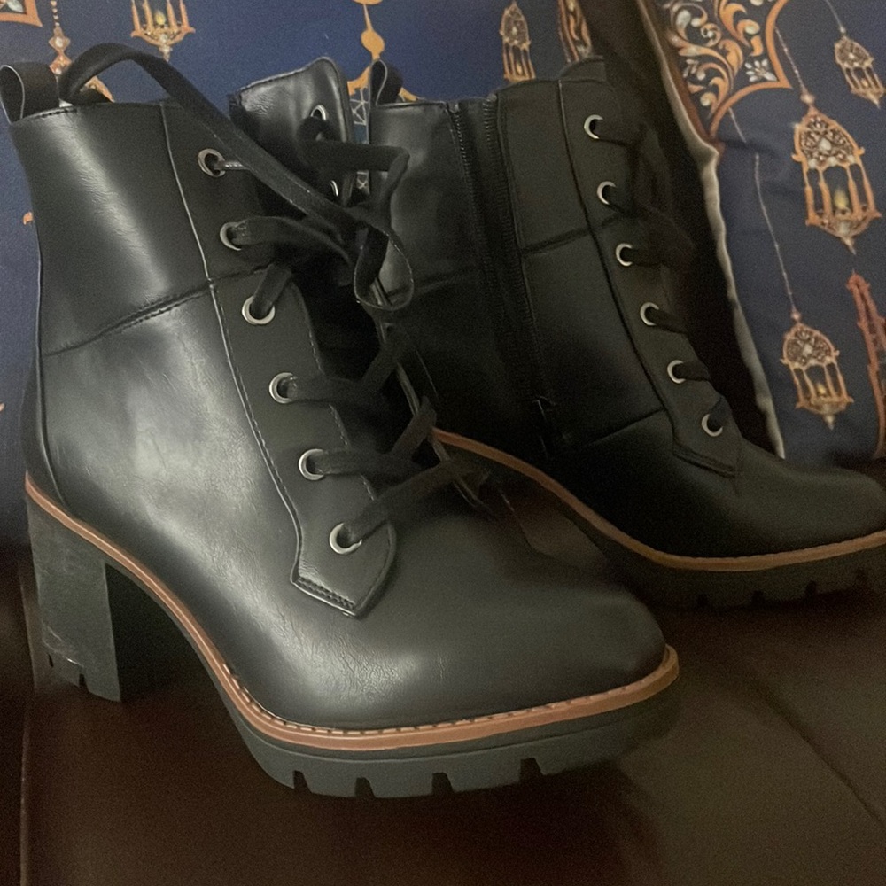 New booties Naturalizer my fave,black smooth, size 7 for woman.